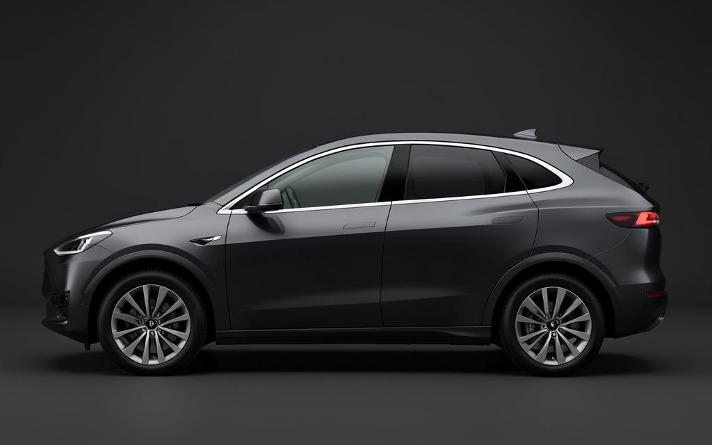 Tesla Model Y in antracietgrijs, zijaanzicht
